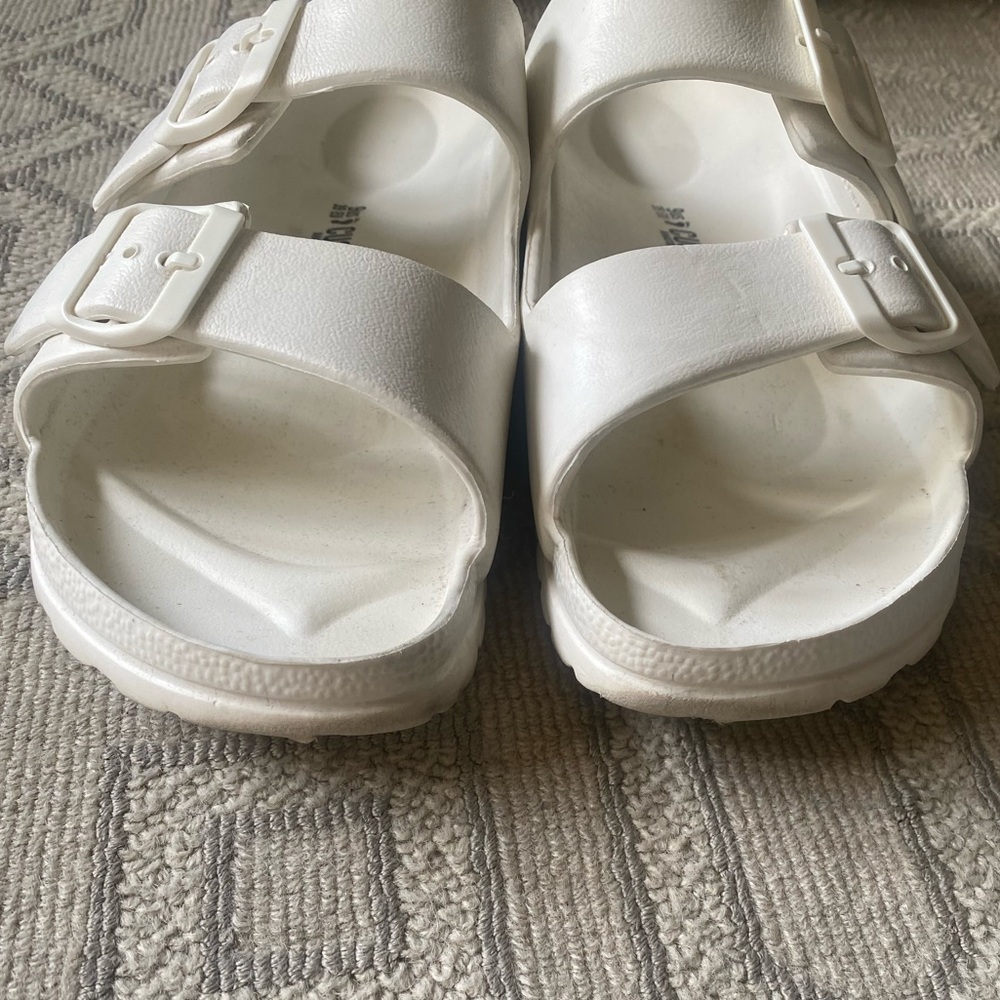 Cushionaire White EVA Sandals - Picture 10 of 11